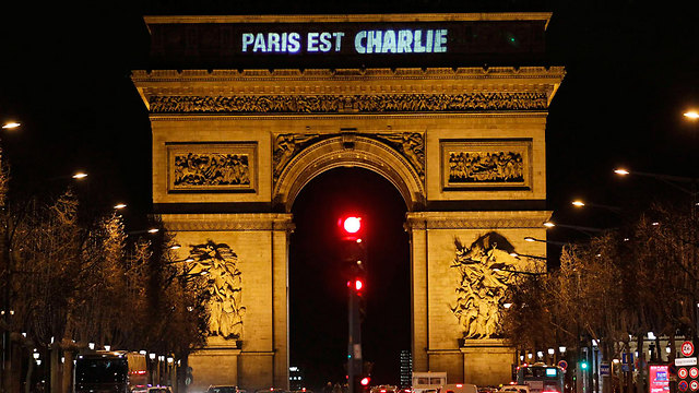 The message 'Paris is Charlie' projected on the Arc de Triomphe (Photo: Reuters)