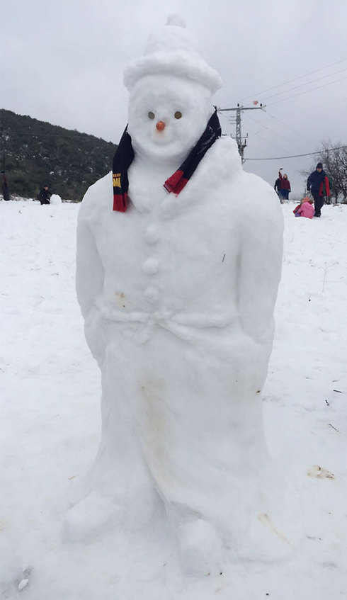 A snow man built on Meron Mountain (Photo: Yarden Sheetrit)