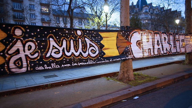 "I am Charlie" banner hangs near offices of Charlie Hebdo in Paris. (Photo: AFP)
