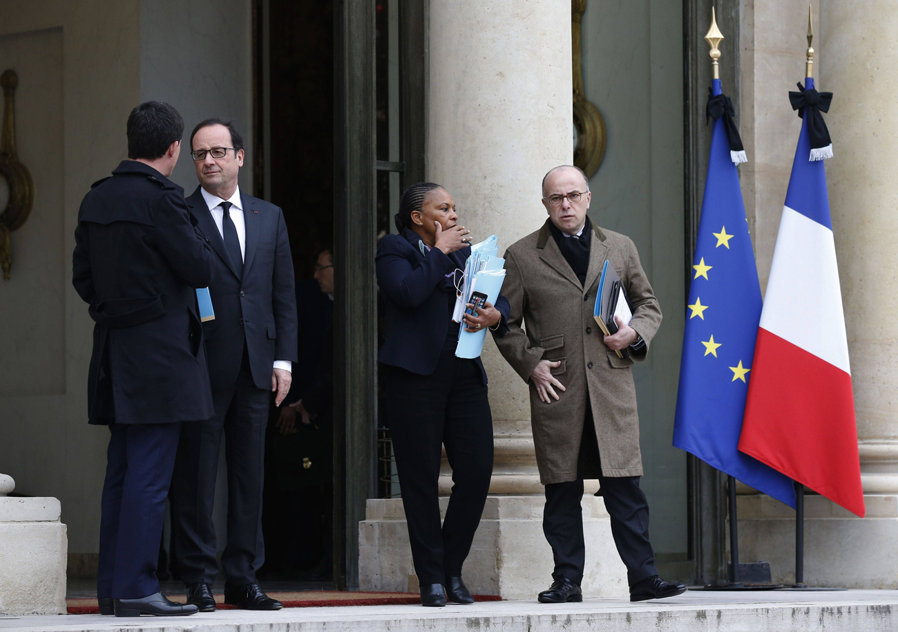Valls and Hollande outside of the Elysee Palace. (Photo: AFP)