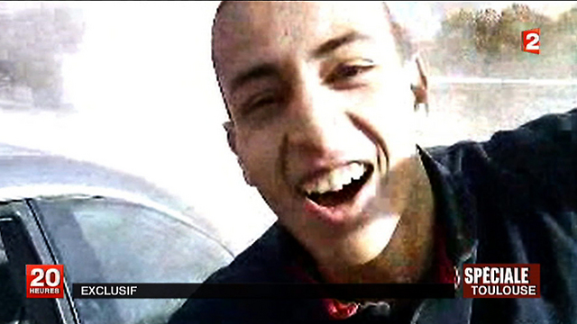 רצח שני חיילים בדרום צרפת ורב ושלושה ילדים בטולוז. הצעיר הצרפתי ממוצא אלג'יראי מוחמד מראח (צילום: AFP) (צילום: AFP)