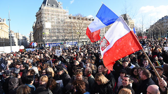 הפגנת הזדהות עם הנרצחים בכיכר הרפובליקה בפריז (צילום: ישראל ברדוגו) (צילום: ישראל ברדוגו)
