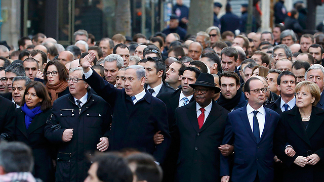 מנהיגי העולם צועדים בעצרת נגד הטרור (צילום: רויטרס) (צילום: רויטרס)