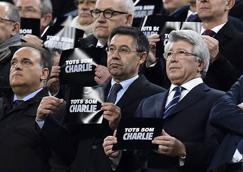 דקת הדומיה לזכר קורבנות הפיגועים בפריז (צילום: AFP) (צילום: AFP)