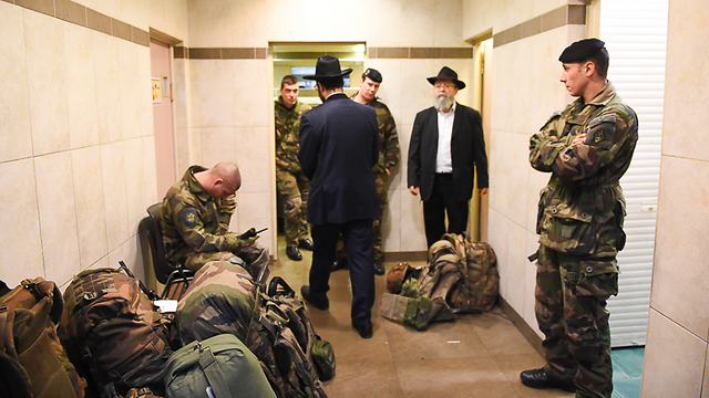 Security forces at Chabad house in France (Photo: Israel Bardugo) (Photo: Israel Bardugo)