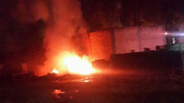 שריפת הסוללות בבסיס סירקין (צילום: באדיבות עיריית פ"ת) (צילום: באדיבות עיריית פ