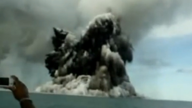 לא הפעם הראשונה שהר הגעש התת-ימי מתפרץ בטונגה (ארכיון) ()