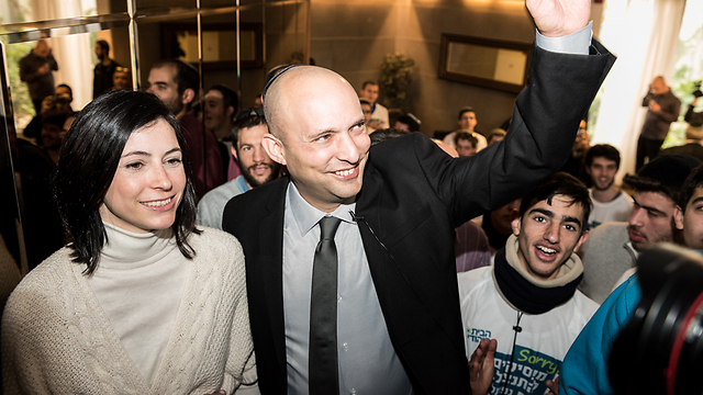 Bennett with wife at Bayit Yehudi event (Photo: Gur Dotan)