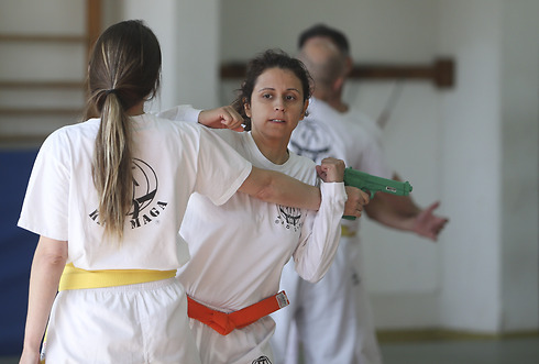 תלמידות ברזילאיות באימון קרב מגע בווינגייט (צילום: עוז מועלם) (צילום: עוז מועלם)