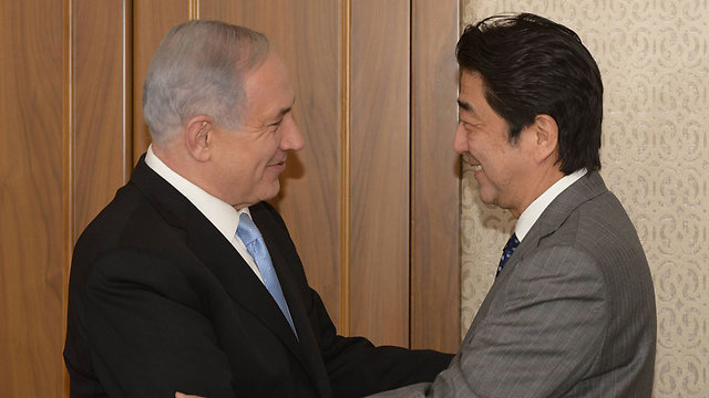Prime Minister Benjamin Netanyahu with Japanese Prime Minister Shinzo Abe (Photo: Amos Ben Gershom/GPO)