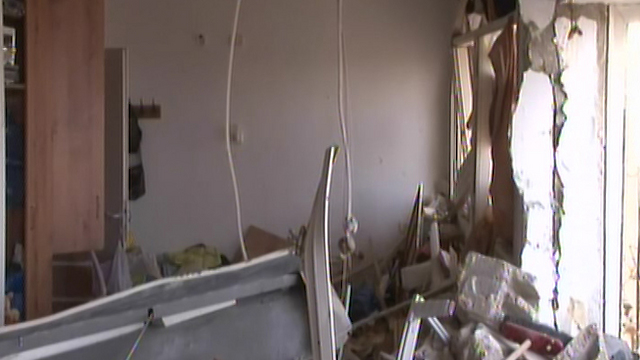 ההרס באחת הדירות בבניין בשכונת גילה (צילום: אלי מנדלבאום) (צילום: אלי מנדלבאום)