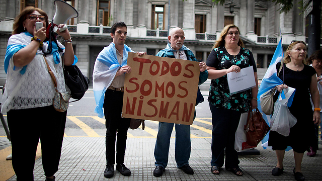 "כולנו ניסמן". מפגינים בבואנוס איירס (צילום: AP) (צילום: AP)