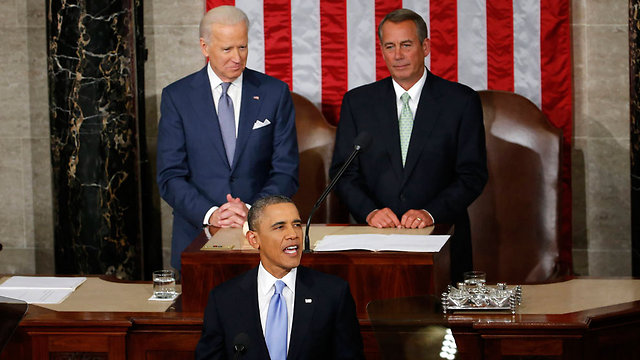 ימנה את הישגי 2014 ואת תוכניותיו ל-2015. אובמה בנאום על מצב האומה אשתקד לצד סגנו ביידן ויו"ר בין הנבחרים ביינר (צילום: AP) (צילום: AP)