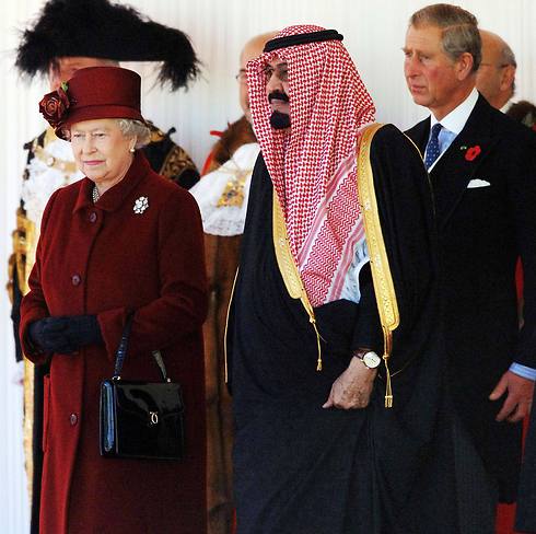 עבדאללה והמלכה אליזבת (צילום: AP) (צילום: AP)