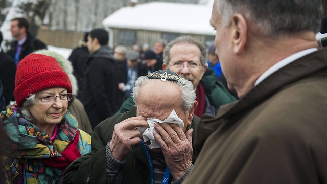 Survivor Mordechai Ronen is overcome with emotion during visit to Auschwitz (Photo: AFP)