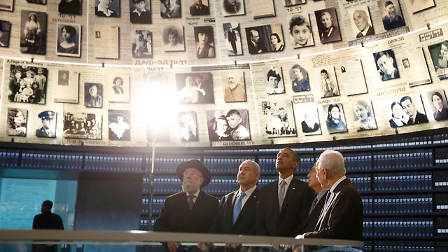 President Obama visiting Yad VaShem (Photo: Reuters)