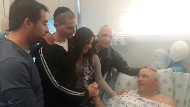 Biton with family in hospital./ (Photo: Itay Blumenthal)