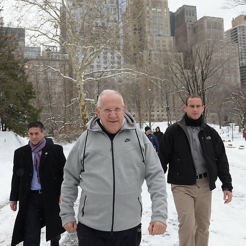 גם נשיא המדינה ראובן ריבלין, המבקר בניו יורק, יצא אל הלובן (צילום: מארק ניימן, לע"מ) (צילום: מארק ניימן, לע
