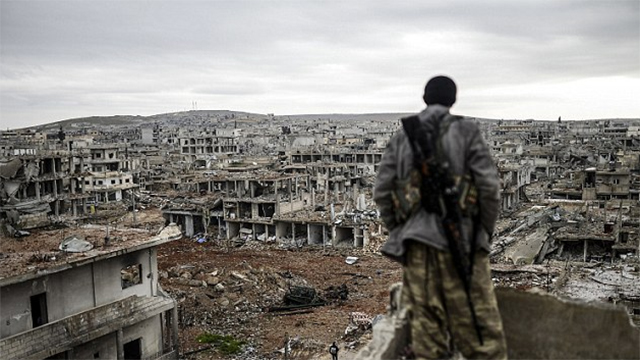 Kurdish fighter in Kobani (Photo: AFP)