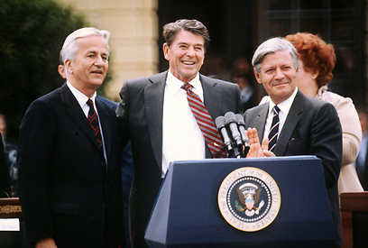 Then-mayor von Weizsaecker with US President Reagan (Photo: EPA)