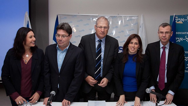 The petitioners (left to right): Miri Regev, Ofir Akunis, Attorney David Shimron, Tzipi Hotovely and Yariv Levin (Photo: Ido Erez)