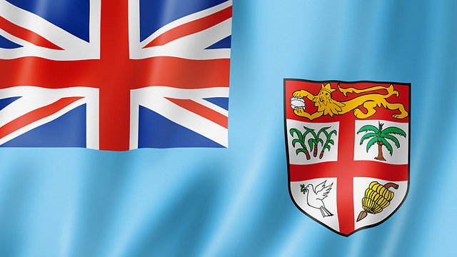 בצד שמאל דגל הממלכה המאוחדת, בצד ימין האריה וצלב ג'ורג' הקדוש הבריטיים. דגל פיג'י הנוכחי (צילום: shutterstock) (צילום: shutterstock)
