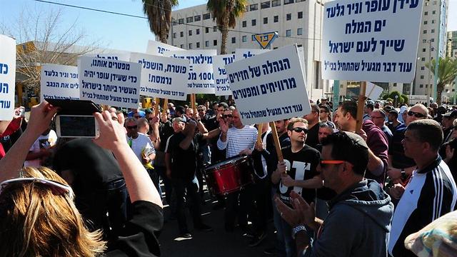Negev workers protest huge job cuts. (Photo: Herzel Yosef)
