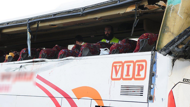 אוטובוס המוות. עשרות פצועים  (צילום: הרצל יוסף) (צילום: הרצל יוסף)
