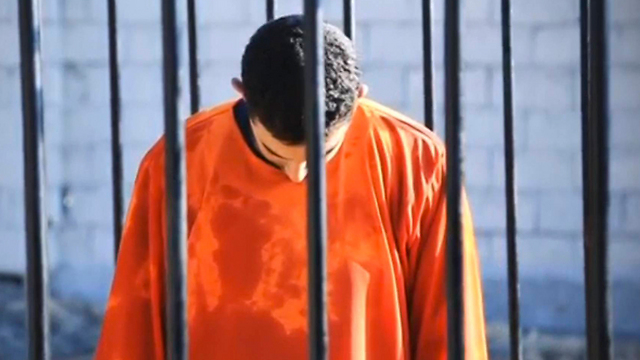 מתוך סרטון ההוצאה להורג של דאעש, השבוע (צילום: רויטרס) (צילום: רויטרס)