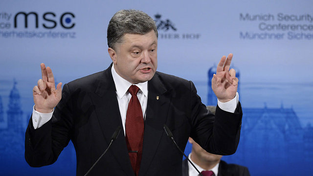 אוקראינה מכחישה. הנשיא פטרו פורושנקו (צילום: AFP  ) (צילום: AFP  )