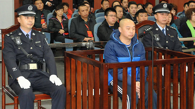 רוצח ואנס סדרתי. ג'הו ג'הונג בבית המשפט (צילום: AFP) (צילום: AFP)