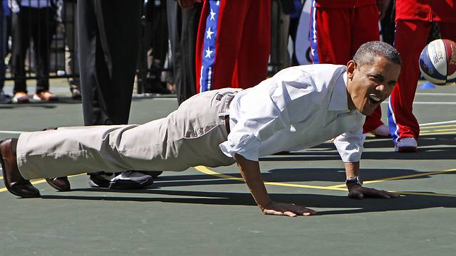 אין כמו שכיבות סמיכה. ברק אובמה (צילום: רויטרס) (צילום: רויטרס)