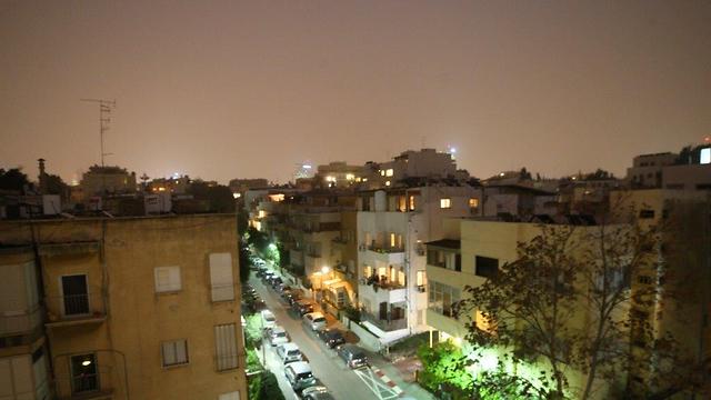 אובך בתל אביב (צילום: מוטי קמחי) (צילום: מוטי קמחי)