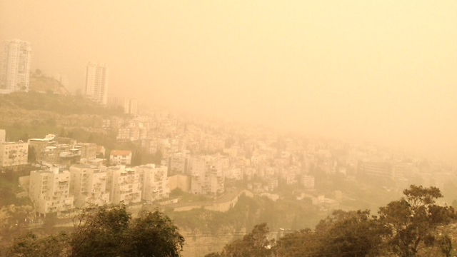 Sandstorm in Haifa (Photo: Tzipi Biton)