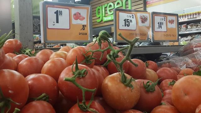 עגבניות בשופרסל. כבר תקופה ארוכה שהמחיר נע בין 1.90 שקלים לק"ג ל-2.90 שקלים לק"ג ()