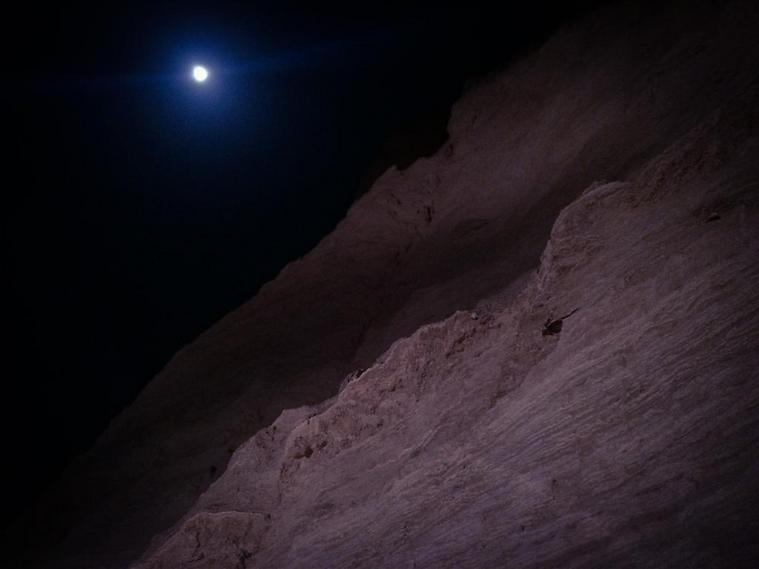 הנחלים מסביב מספקים תפאורה מושלמת לסיור לילי בירח מלא (צילום: אסף קוזין)
