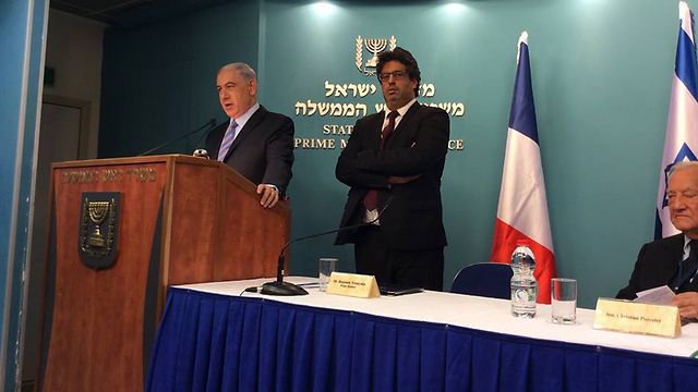 Netanyahu with French MP Haviv (Photo: GPO)