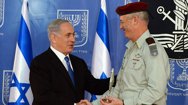 Gantz with PM Netanyhau (Photo: GPO)
