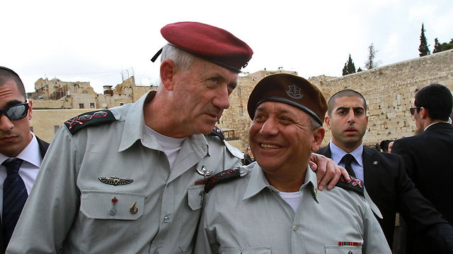 Benny Gantz (L) and Gadi Eisenkot at their transition ceremony at the Western Wall (Photo: AFP)