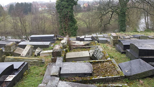 Jewish graves desecrated in France (Photo: Yossi Gal)