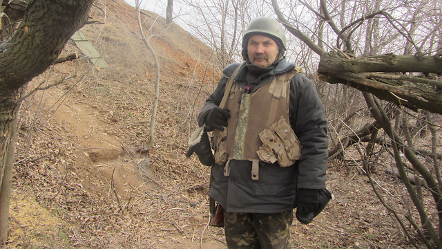 "ההפגזות לא פסקו". מייברודה, חייל אוקראיני שמאבטח סוללת מרגמות (צילום: אדוארד דוקס) (צילום: אדוארד דוקס)