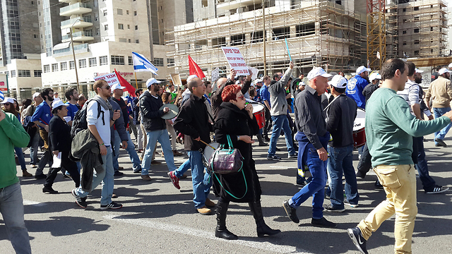 הפגנת העובדים בבאר שבע  (צילום: הרצל יוסף) (צילום: הרצל יוסף)