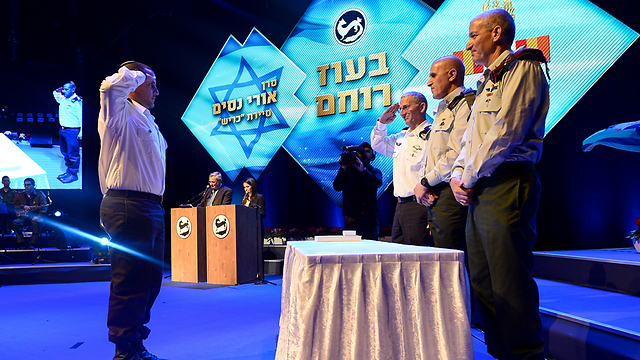 Honored officer salutes his superiors (Photo: IDF Spokesperson's Unit)