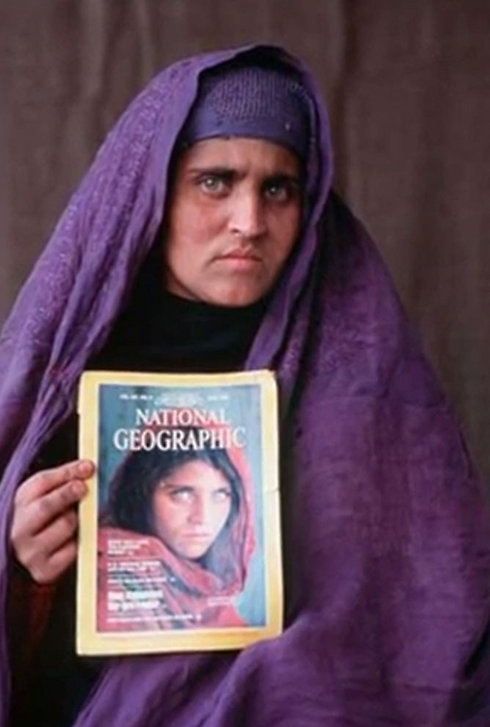 נמצאה אחרי 17 שנה בכפר נידח באפגניסטן ועברה להתגורר בפקיסטן. שרבט גולה ()