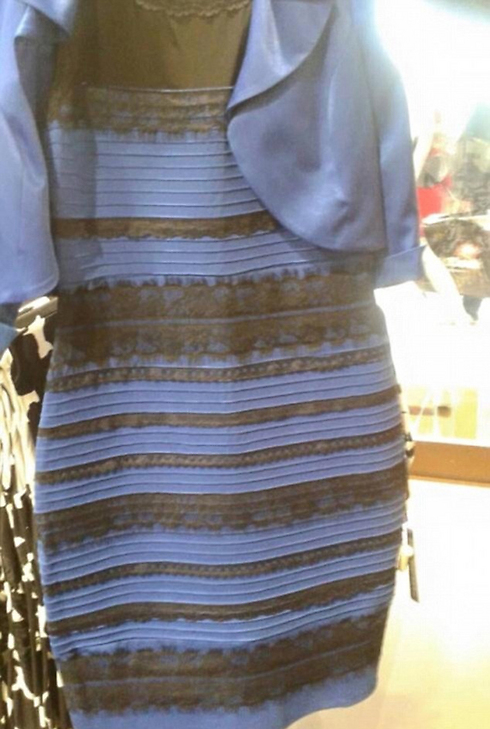 מה צבע השמלה? ()