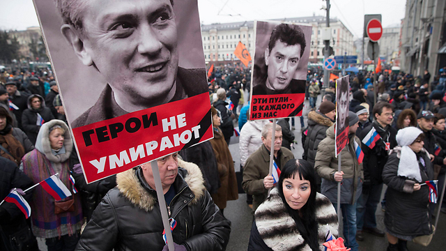 הפגנת ענק במוסקבה בעקבות רצח נמצוב, היום (צילום: AP) (צילום: AP)