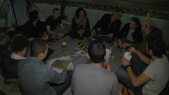 Activists commiserate inside a tent (Photo: Yaron Sharon)