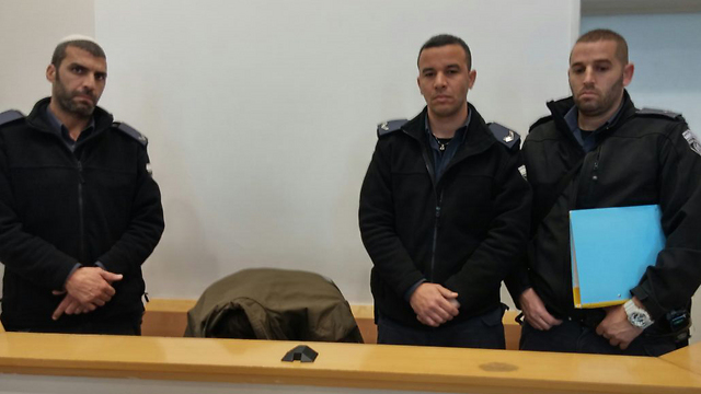 Michael Peretz hides during a court appearance (Photo: Barel Ephraim)  (Photo: Barel Ephraim)