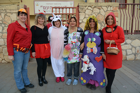 Teachers dress up in Hadera (Photo: George Ginsburg)