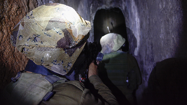 Practice drill in a simulated tunnel (Photo: Amit Nino/IDF)